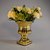 vaso dourado com flores artificiais creme