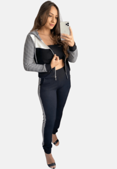 Imagem do Conjunto Blusa De Frio E Calça Skinny com capuz e ziper detalhes xadrez