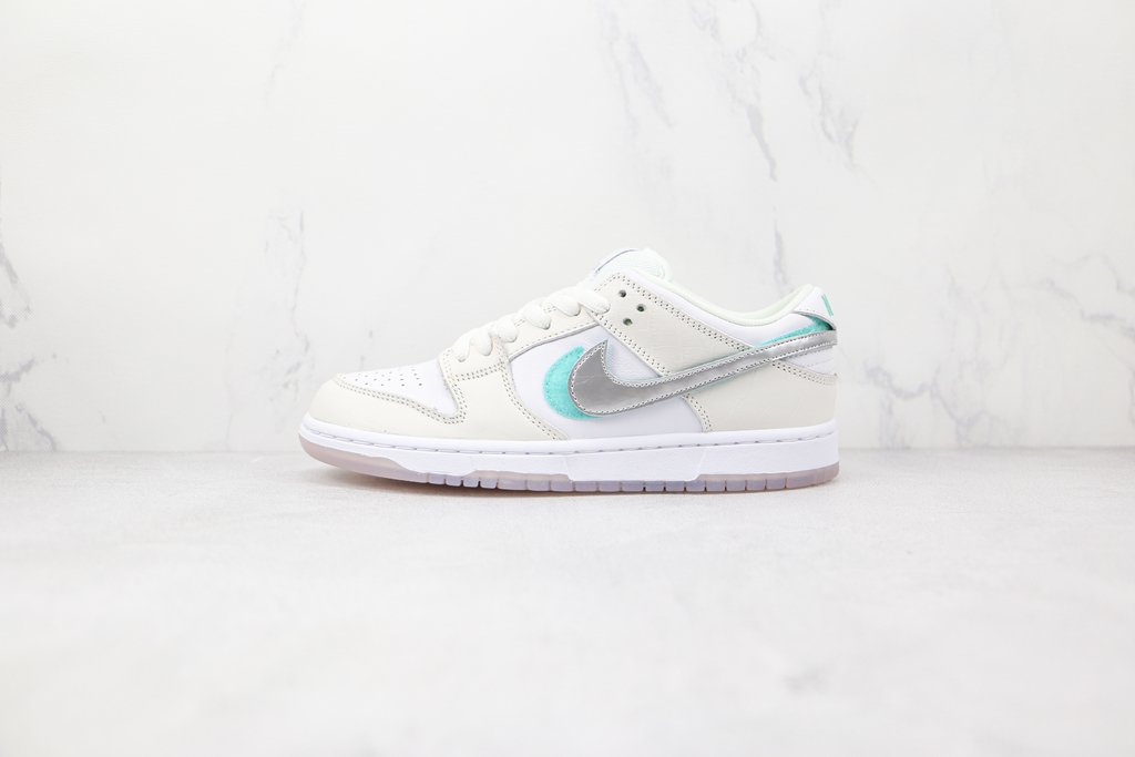 Diamond Supply Co. x Dunk Low Pro SB White Diamond