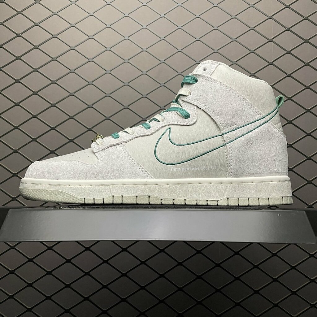 SB Dunk High Deconstructed Doc Martens copia