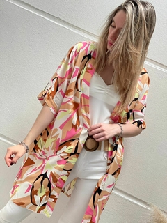 Kimono de fibrana estampado con tajo al costado