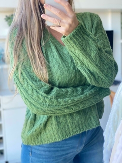 sweater de lana con trenzado escote en v - Maria Cruz