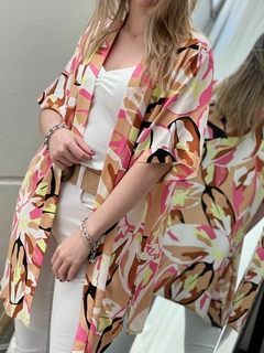 Kimono de fibrana estampado con tajo al costado - Maria Cruz