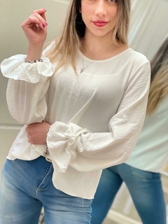 Blusa de cey con hilado en puño