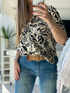 Blusa estampada mangas 3/4 - comprar online