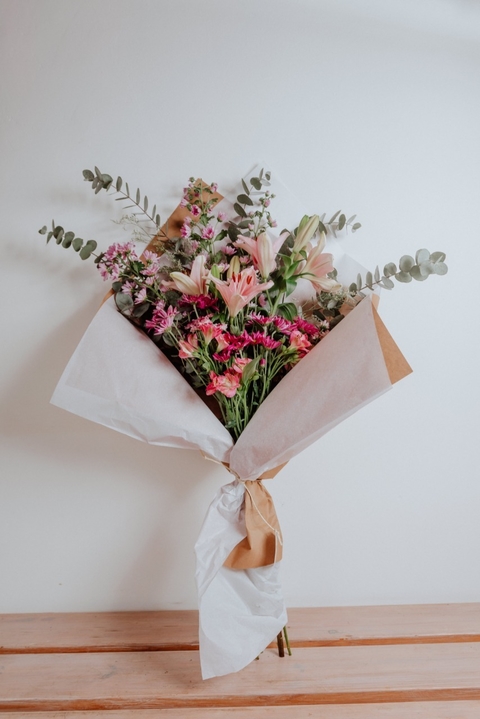 Ramo liliums y mix de flores rosadas - Espacio Flor