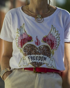 Remera FREEDOM ALAS Blanca en internet