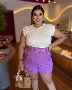 SHORT PLUS SIZE ALFAIATARIA COM CINTO CINTIA LILÁS