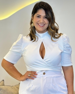 CROPPED PLUS SIZE ABERTURA NO COLO E MANGA BUFANTE CLEO - comprar online