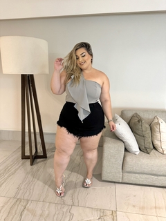 Imagem do CROPPED PLUS SIZE LIZ CINZA