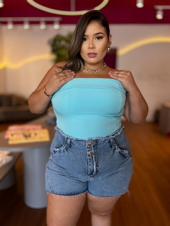 SHORT JEANS PLUS SIZE SEM CÓS COM 2 BOTÕES ANA LUIZA - Amanditta Plus Size - Moda feminina plus size