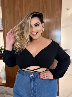 CROPPED CANELADO PLUS SIZE LETÍCIA PRETO - Amanditta Plus Size - Moda feminina plus size