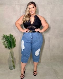 CALÇA JEANS MOM PLUS SIZE PAULA - Amanditta Plus | Moda Feminina Plus Size