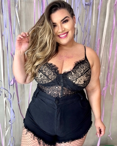 CROPPED PLUS SIZE COM RENDA CHANTILLY PRETO