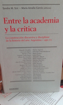 ENTRE LA ACADEMIA Y LA CRITICA