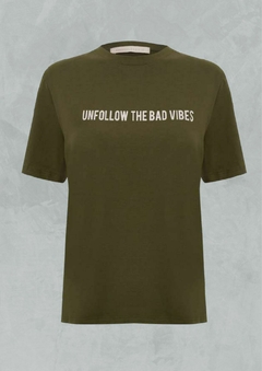 T-SHIRT UNFOLLOW THE BAD VIBES na internet