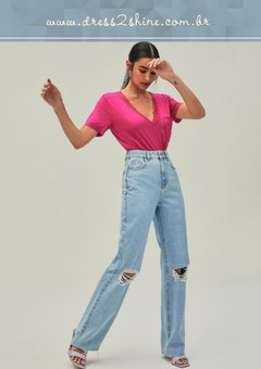 Calça Jeans Reta com Rasgo na internet