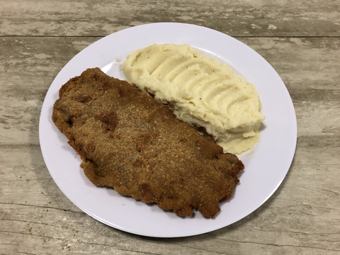 Milanesa de carne o pollo + guarnición