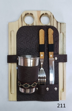 SET ASADO CON TABLA DE PINO CUBIERTOS Y VASO