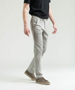 PANTALON WRANGLER CORTE CHINO - comprar online