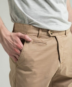 PANTALON WRANGLER CORTE CHINO en internet