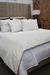 T2 Manta pie de cama KING CLARICE con almohadones off white