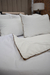 T2 Manta pie de cama KING CLARICE con almohadones off white - comprar online