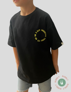 Remera Adventure Negro Kids en internet