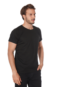 Remera básica cuello redondo negra - comprar online