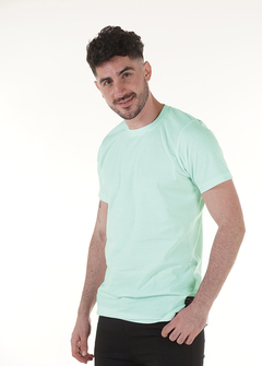 Remera básica cuello redondo verde claro