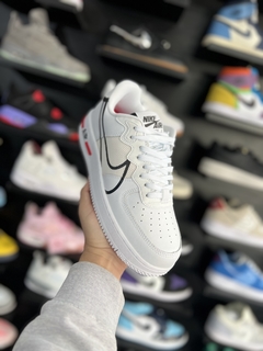 NIKE AIR FORCE 1 REACT BLANCAS\NEGRO - EL MARISCAL