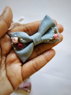 Laços Gravatinha bordado à mão - comprar online