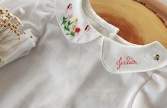 Blusa em linho Açucena com bordado personalizada - Meninas Marias