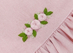 Vestido Sofia, em linho rosé bordado à mão - comprar online