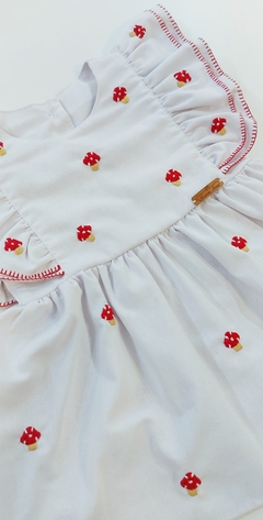 Vestido branco em linho, com mini cogumelos bordados - Meninas Marias