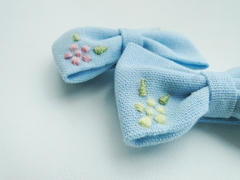 Pares de laço modelo Gravata Azul Bebê listrado na internet