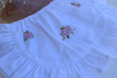 Tapa fraldas Branco, bordado à mão de hortênsias