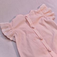 Vestido Eloá, em tricoline listrado rosa, 100% algodão, bordado à mão (cópia) - Meninas Marias
