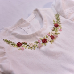 Romper Lauren, em linho de algodão, bordado à mão em rococó e rosas 3D - comprar online