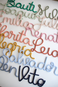 Nombres tejidos personalizados en internet