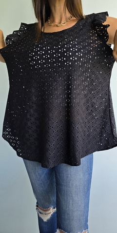 Musculosa de broderie elastizado volado en hombros - comprar online