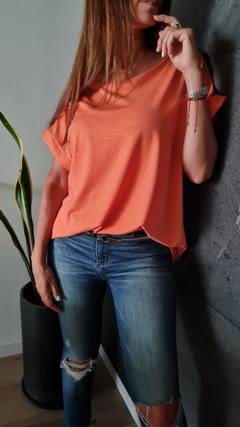 Blusa con brillos manga corta tela tipo seda fria semi elastizada - She Indumentaria