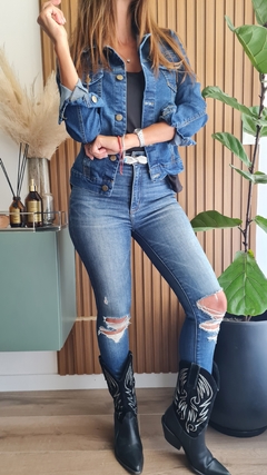 Campera de jean elastizada con bolsillos laterales y superiores 4PR18