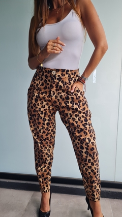 Pantalon de bengalina elastizado tipo slouchy - She Indumentaria