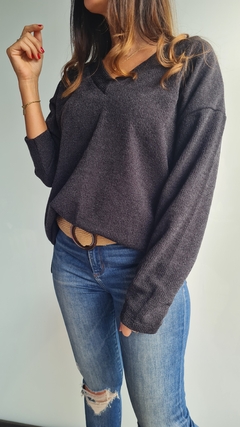 Sweater de lanilla cuello V - tienda online