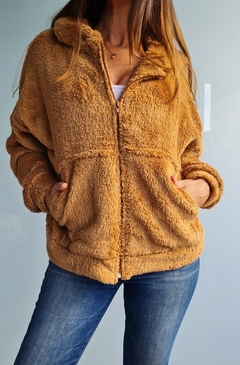 Campera de corderito bifaz con cierre, capucha y bolsillos x talle - comprar online