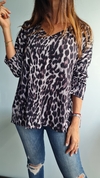 Remeron de modal soft cuello v animal print