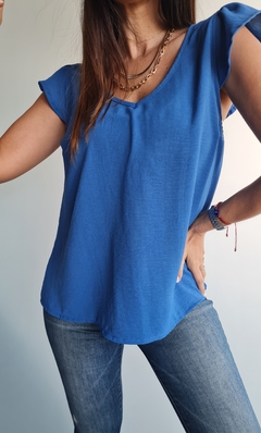 Blusa de cey cuello v manga volado 4ITG10 - She Indumentaria