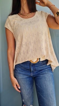 Imagen de Blusa de broderie rustico con tira para atar en espalda 4itg15