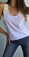 Musculosa de algodon con aplique en hombros y espalda x talles